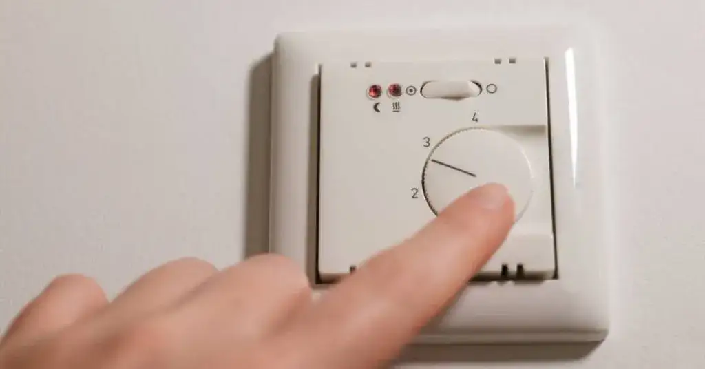 Zdjęcie Ogrzewanie podłogowe jaka temperatura - uniknij błędów i oszczędzaj energię