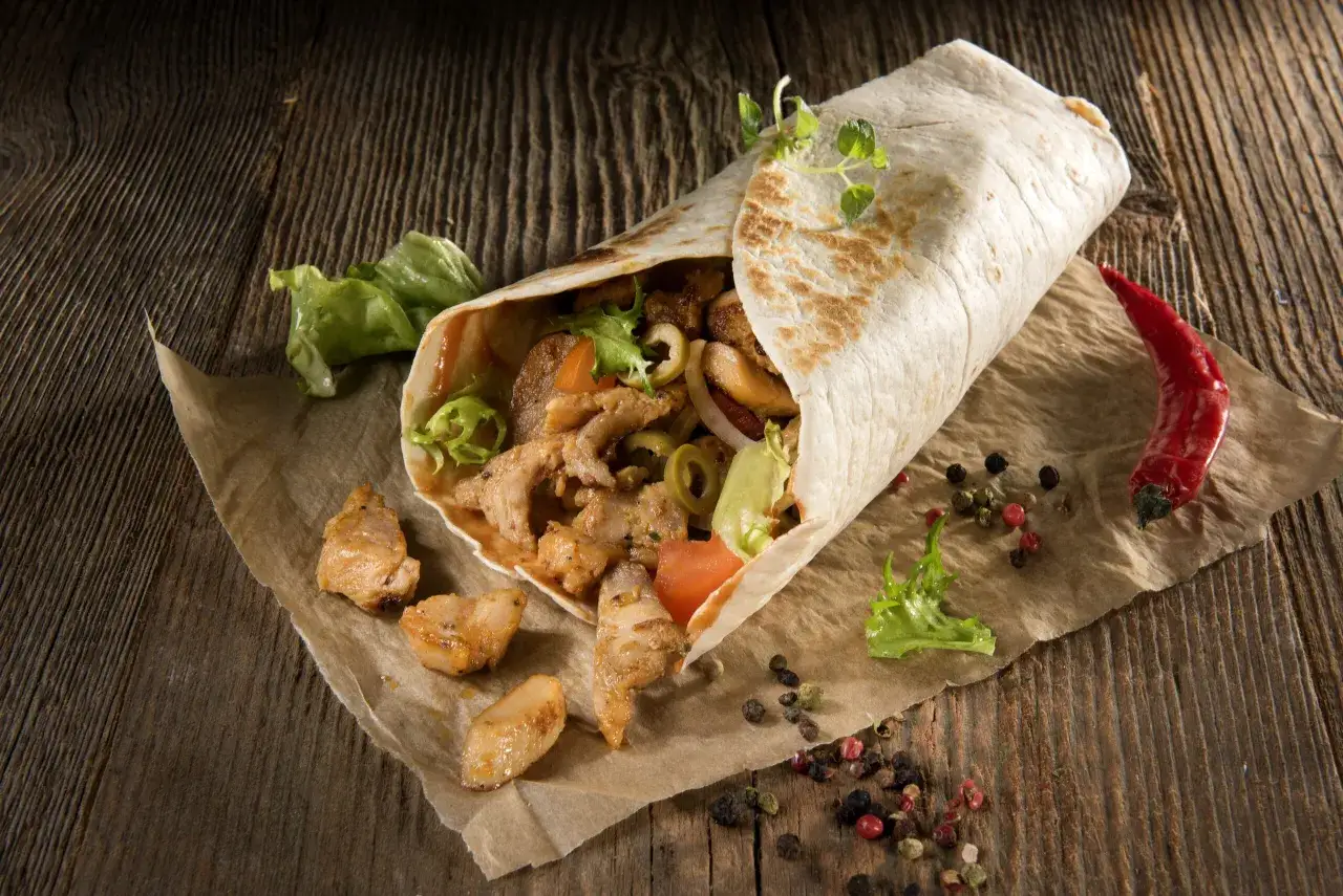 Zdjęcie Jak podgrzać kebab, aby nie stracił smaku i chrupkości?