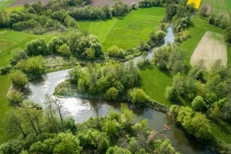 Zdjęcie Spływ kajakowy Bałtów: najlepsze trasy i wynajem kajaków na rzece