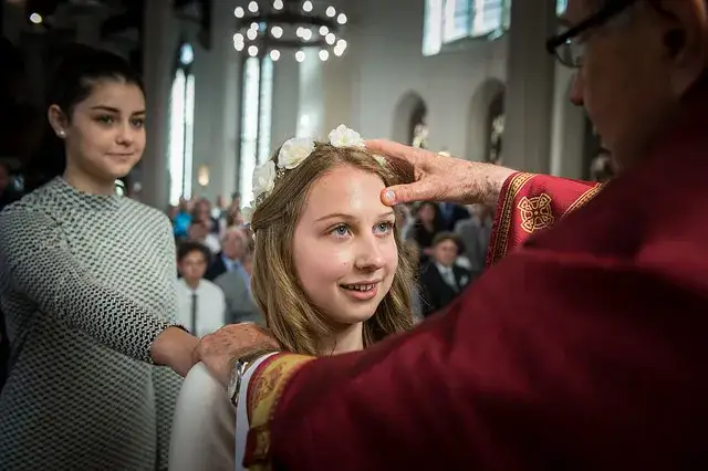 Zdjęcie Czy bierzmowanie jest w 8 klasie? Sprawdź, co musisz wiedzieć
