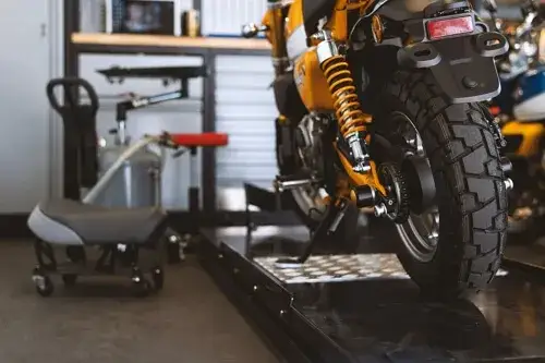 Zdjęcie Jak zrobić podnośnik motocyklowy - proste kroki i cenne wskazówki