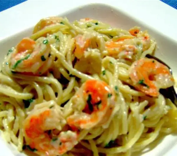 Zdjęcie Aromatyczne spaghetti z krewetkami i winem na wyjątkową kolację