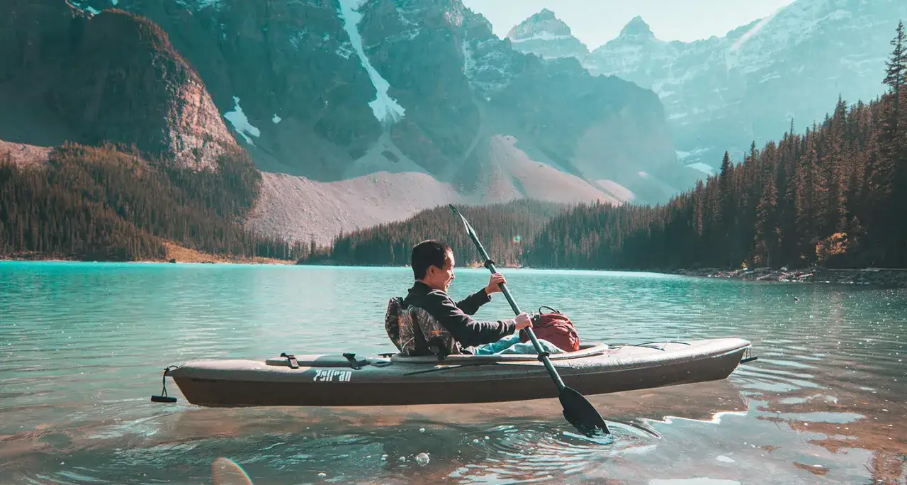 Zdjęcie Co założyć na kajaki, aby czuć się komfortowo i bezpiecznie?