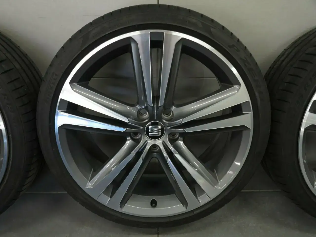Zdjęcie Seat Leon 1 - idealne et felg dla lepszego wyglądu i komfortu