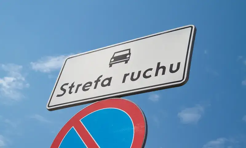 Zdjęcie Strefa ruchu: Zasady, ograniczenia i obowiązki kierowców