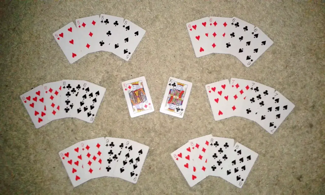 Zdjęcie Jak się gra w makao? Proste zasady karcianej gry, którą pokocha każdy