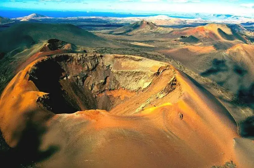Zdjęcie Ile trwa lot na Lanzarote z Katowic? Sprawdź różnice w czasie podróży