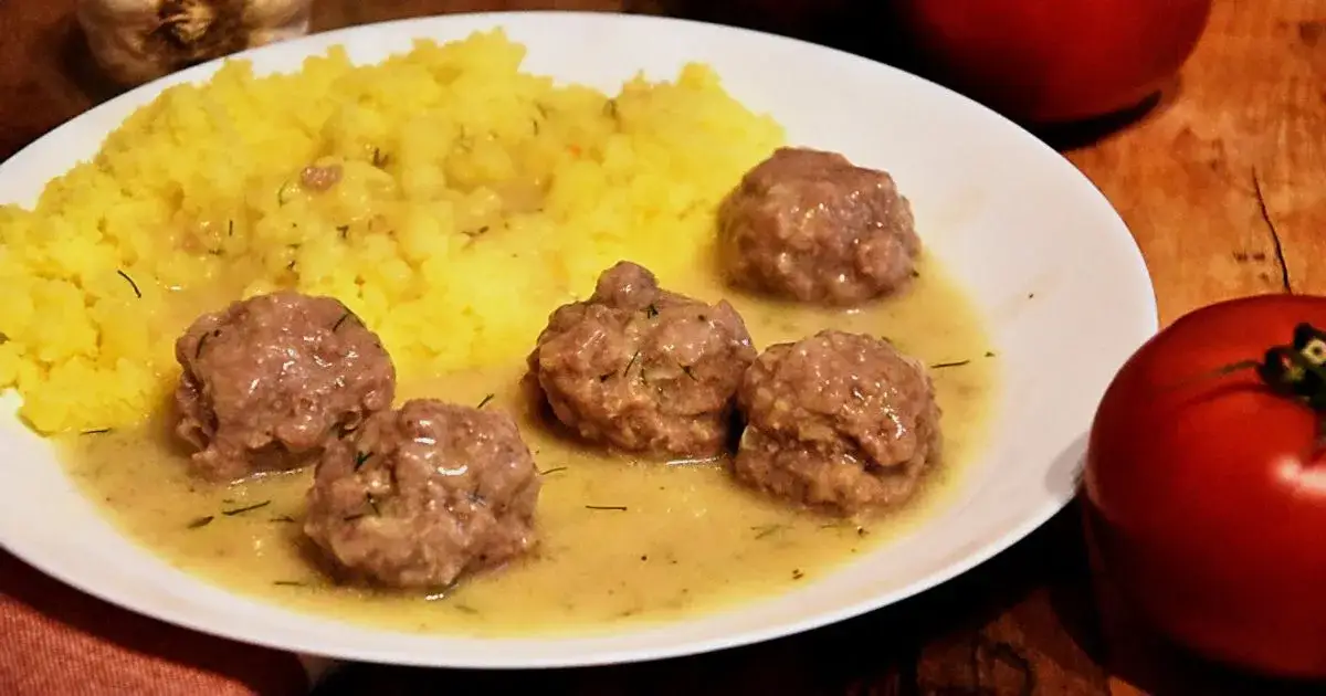 Zdjęcie Pulpety drobiowe w sosie koperkowym – prosty przepis na smaczne danie