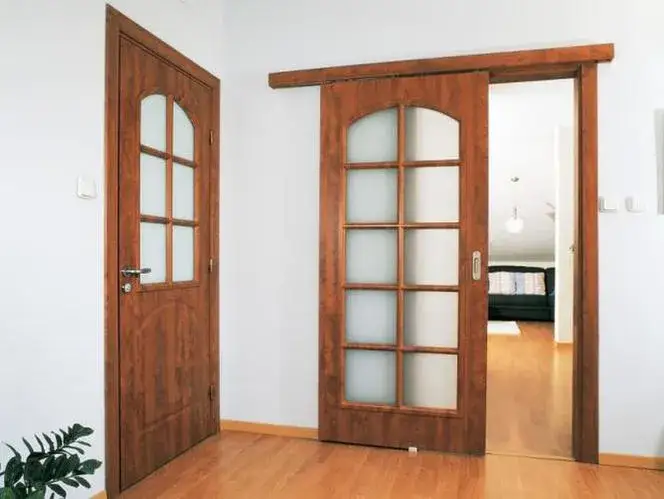 Zdjęcie Jakie drzwi wewnętrzne wybrać do domu: kompletny poradnik aranżacji 2025