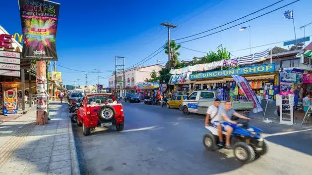 Zdjęcie Najlepsze atrakcje w Laganas, kt&oacute;re musisz zobaczyć na Zakynthos
