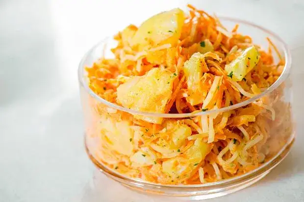 Zdjęcie Jak zrobić sałatkę z selera konserwowego - szybki i smaczny przepis