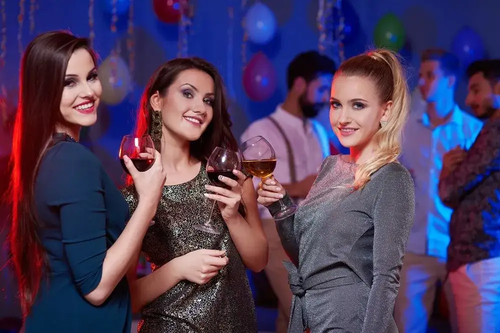 Zdjęcie Jak się ubrać na imprezę? Prosty sposób na stylowy i odpowiedni strój