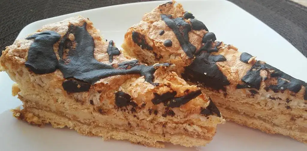 Zdjęcie Prosty przepis na ciasto z chałwą i sezamem – idealny deser w kilka kroków