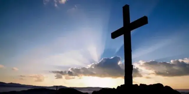 Zdjęcie Czego symbolem jest krzyż i jakie ma znaczenie w różnych kulturach