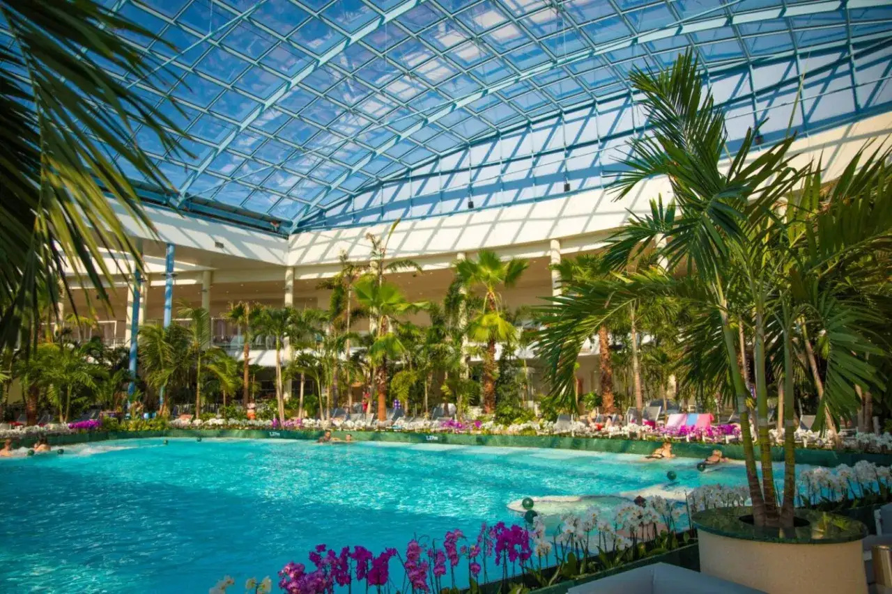 Zdjęcie Suntago czy Tropical Island - który park wodny jest lepszy dla rodziny?