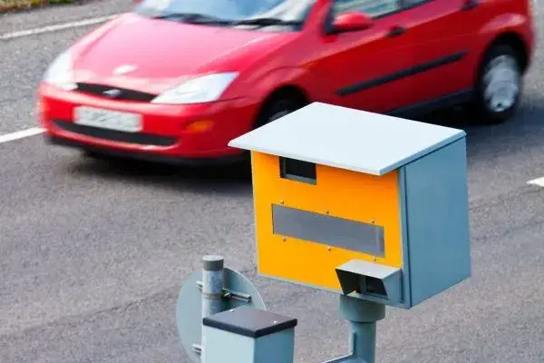 Zdjęcie Po jakim czasie przychodzi mandat z kamer? Zaskakujące fakty i terminy