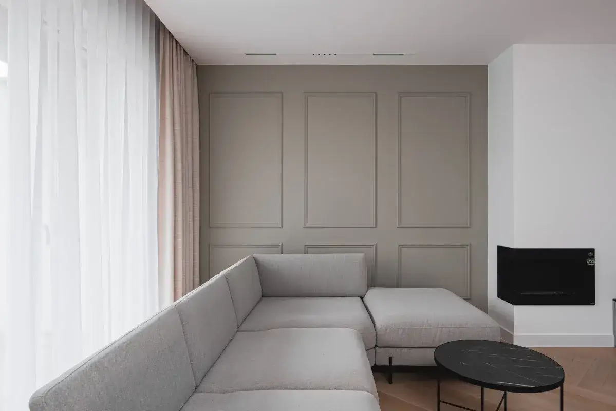 Zdjęcie Jakie zasłony do szarej kanapy, aby uniknąć nudnych aranżacji?