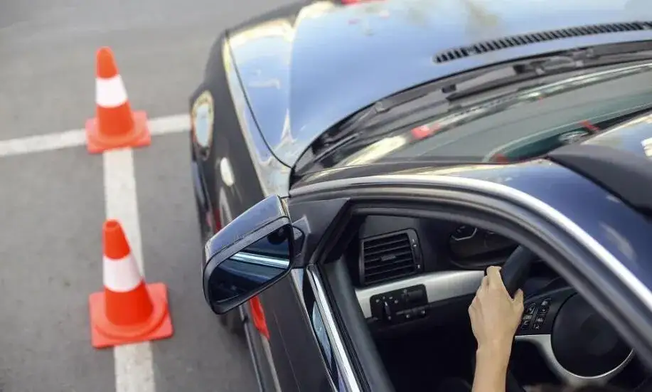 Zdjęcie Czy po zdaniu egzaminu na prawo jazdy można jeździć samochodem?