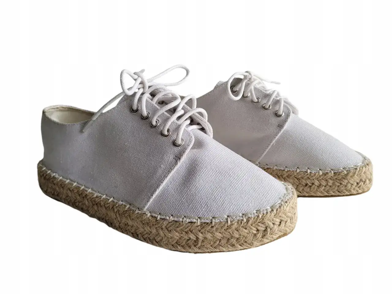 Zdjęcie Buty ze słomy: Od dziecięcej rymowanki do letniego hitu mody