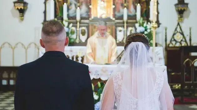 Zdjęcie Co łaska za ślub - ile naprawdę warto dać na ceremonię?