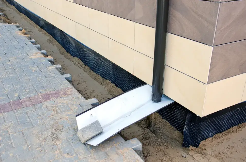 Zdjęcie Jakie środki do izolacji fundamentów skutecznie chronią przed wilgocią?