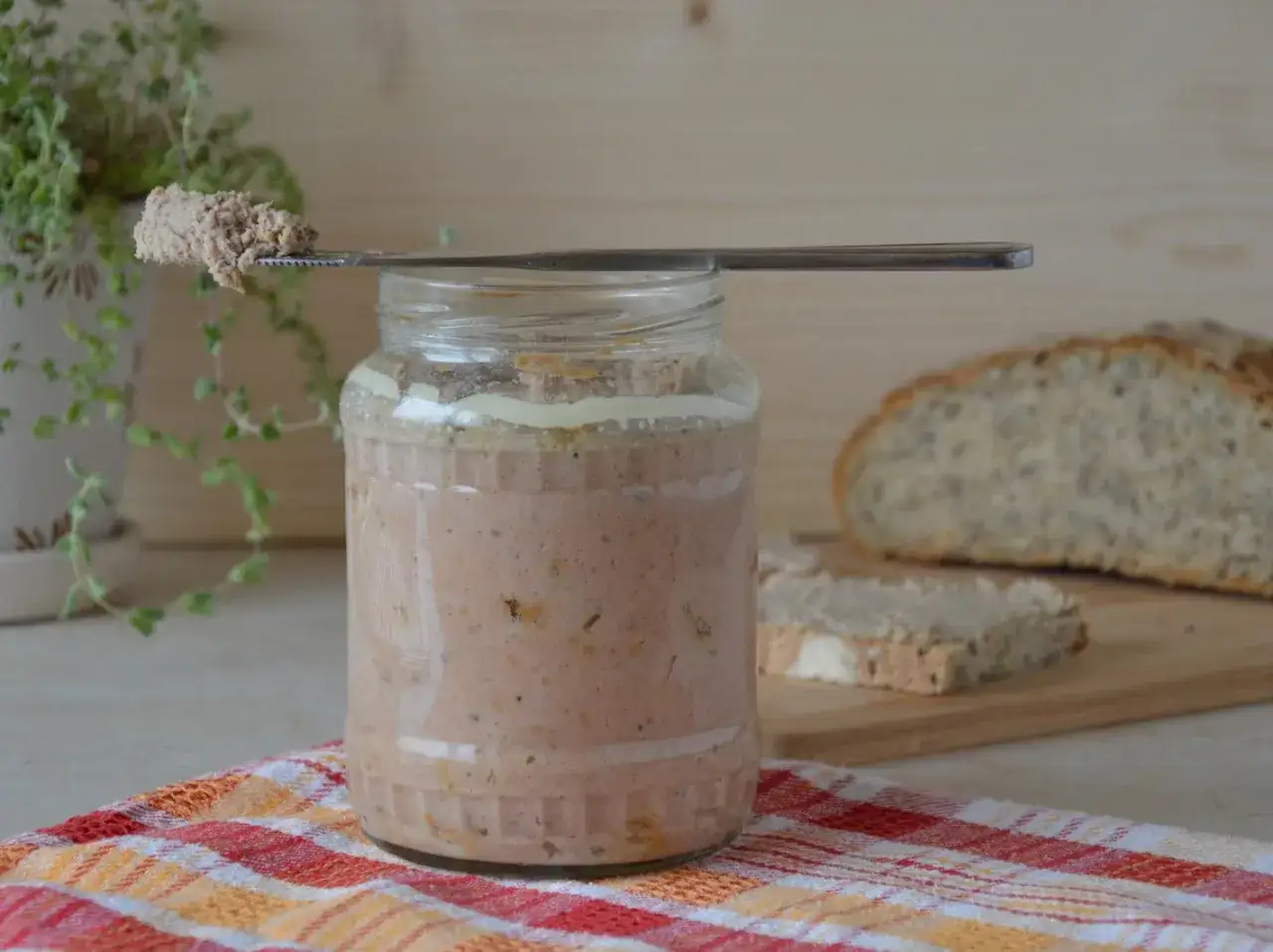 Zdjęcie Jak zrobić pasztet w słoikach - prosta receptura na smaczny przysmak