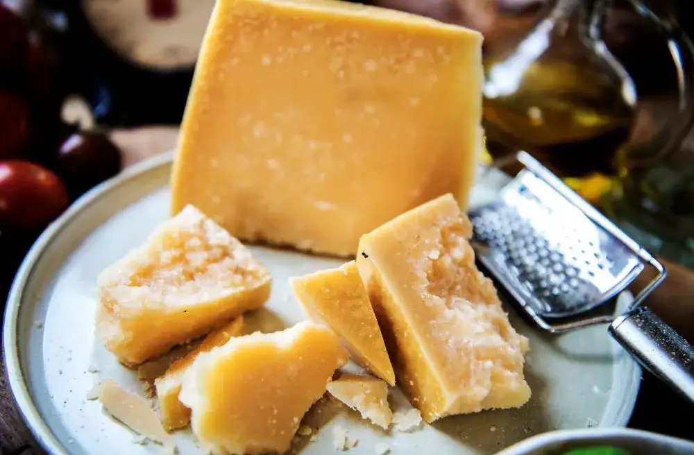 Zdjęcie Jak przechowywać parmezan w kawałku, aby nie stracił smaku?