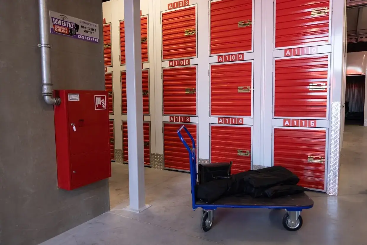Zdjęcie Ile kosztuje przechowalnia bagażu na dworcu? Ceny w Polsce i porady