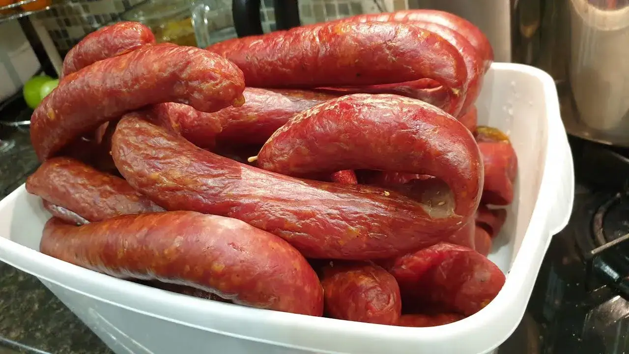 Zdjęcie Kiełbasa dziadka Tadka – tradycyjny przepis na smakowitą kiełbasę