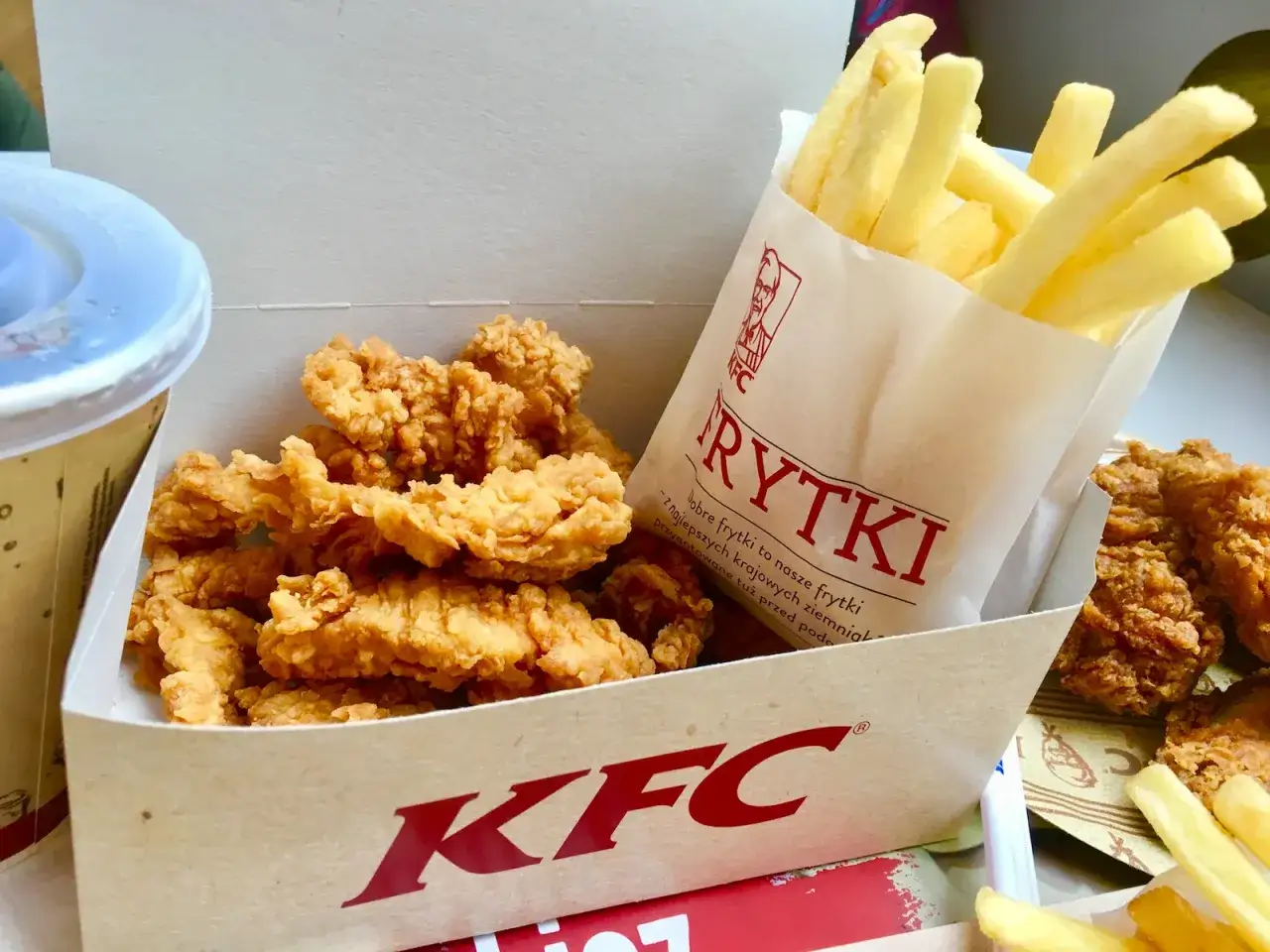 Zdjęcie Co jest łagodne w KFC? Odkryj smaki, które nie pieką w język