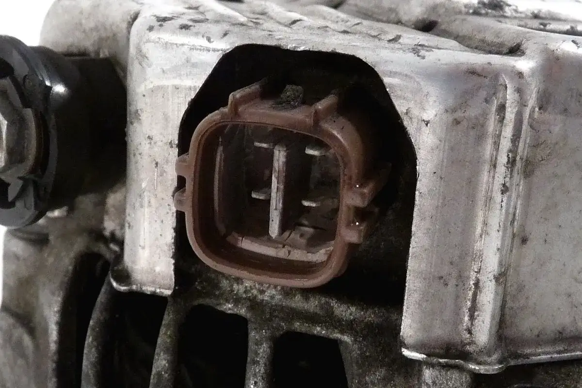 Zdjęcie Jak wyjac alternator avensis t25 - uniknij kosztownych błędów