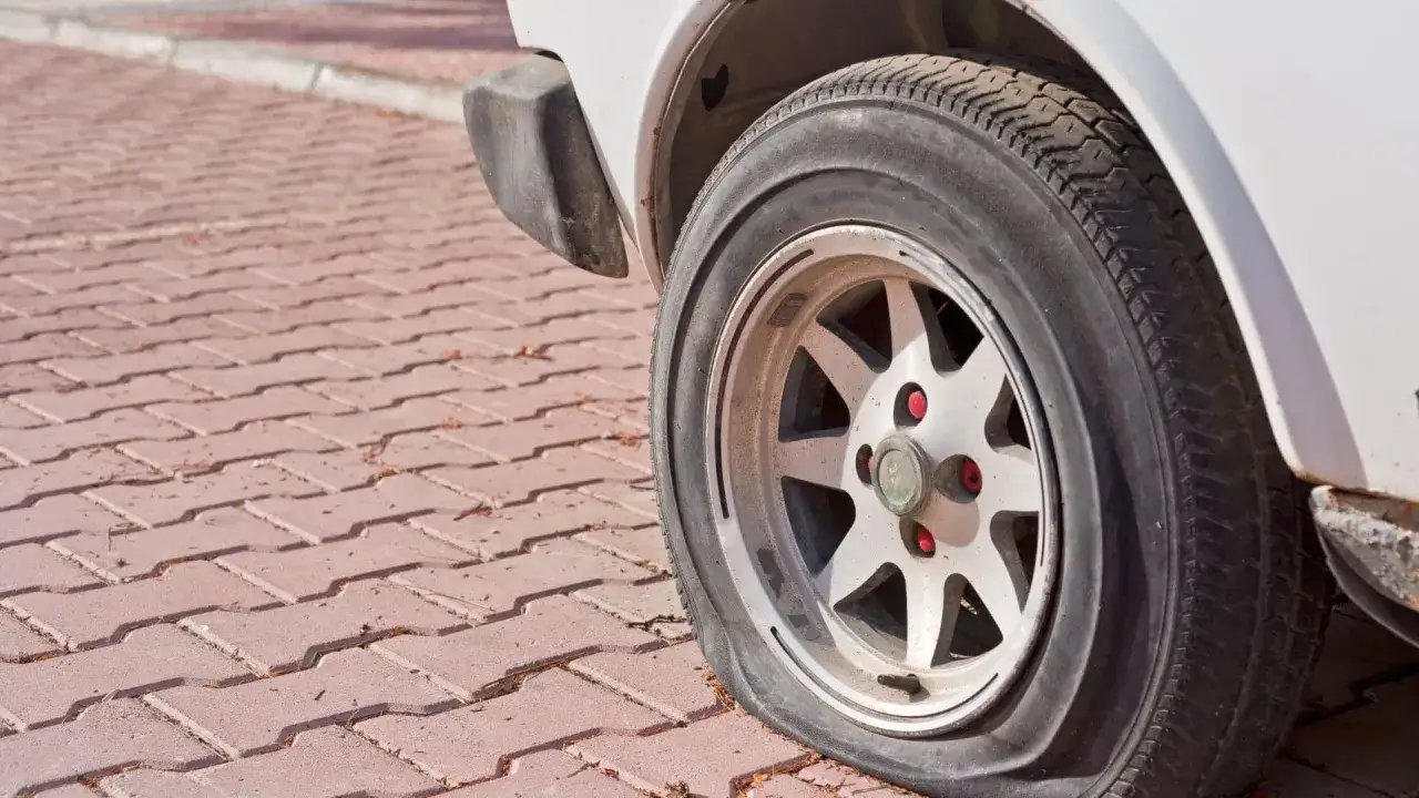 Zdjęcie Jak zdjąć oponę z felgi stalowej - uniknij najczęstszych błędów