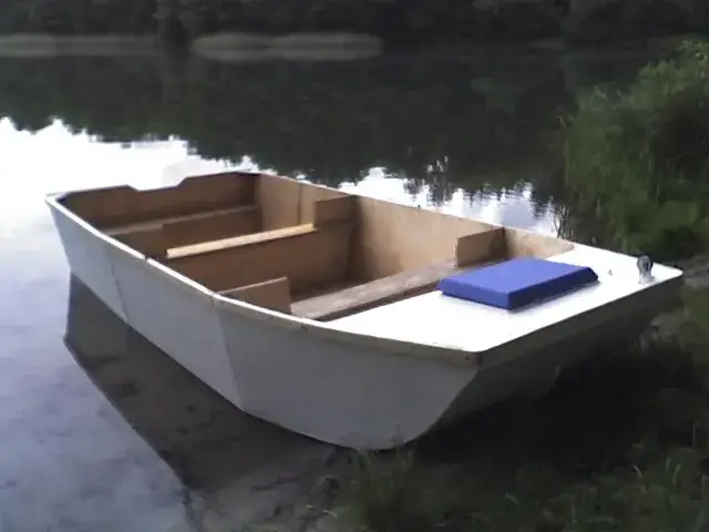 Zdjęcie Jak zrobić łódkę wędkarską tanio i szybko - krok po kroku