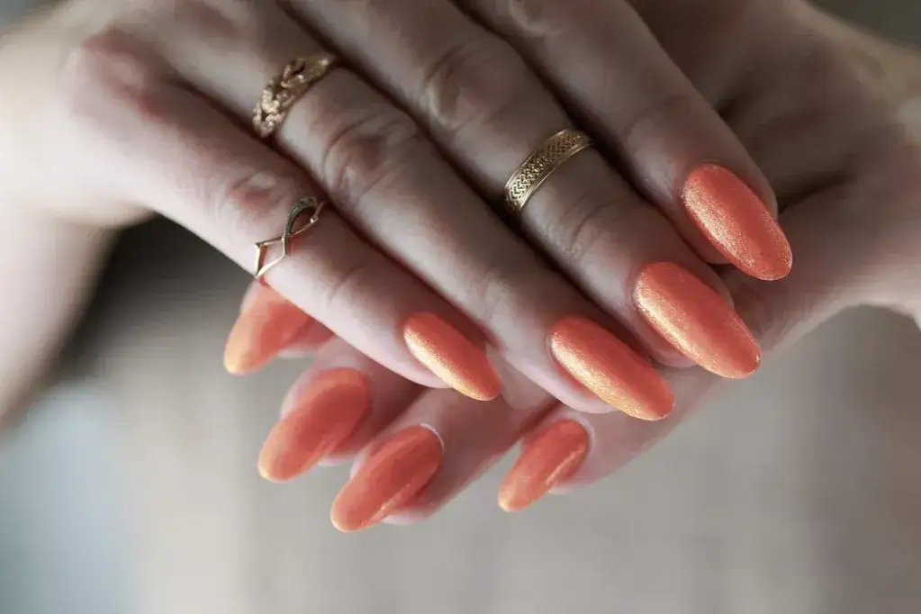 Zdjęcie Ile przed ślubem zrobić paznokcie, by uniknąć uszkodzeń i odprysków?