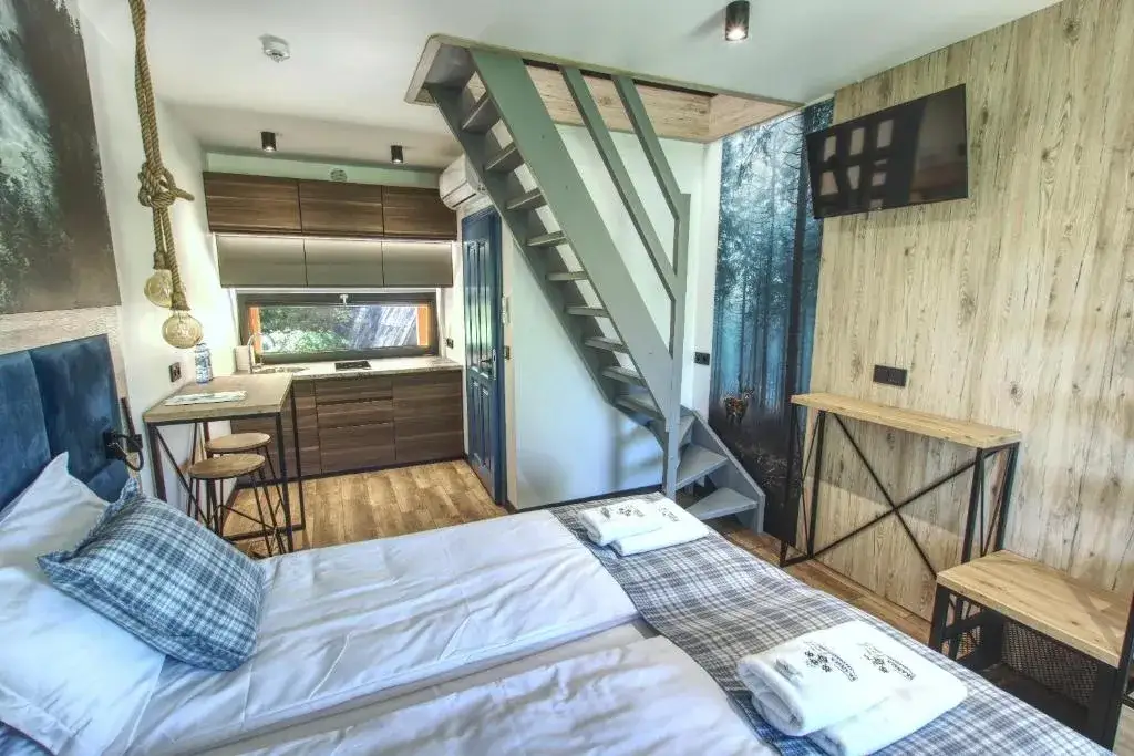 Zdjęcie Skansen Forest Kraków - idealne miejsce na relaks i zwiedzanie