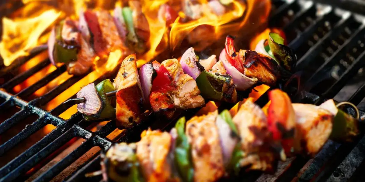 Zdjęcie Jak zamarynować pierś z kurczaka na grilla, aby była soczysta i aromatyczna