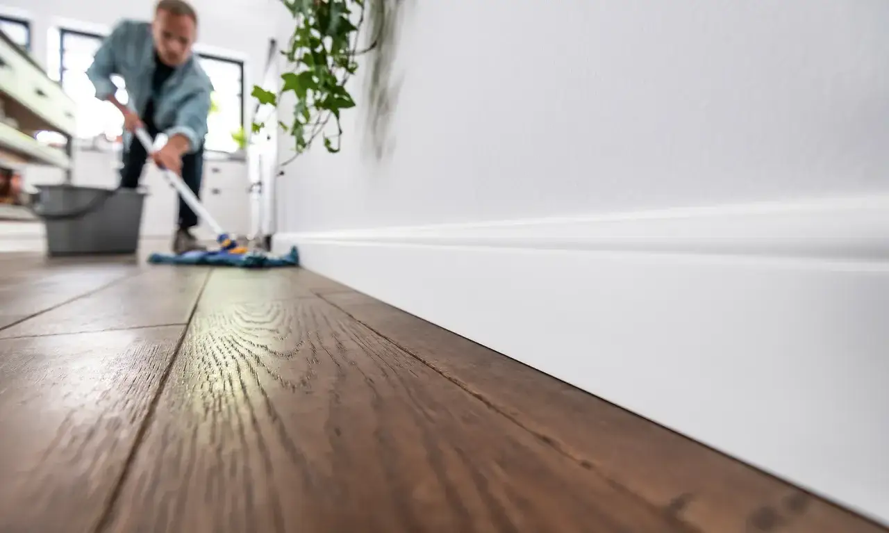 Zdjęcie Jak montować listwy podłogowe – uniknij najczęstszych błędów i problemów