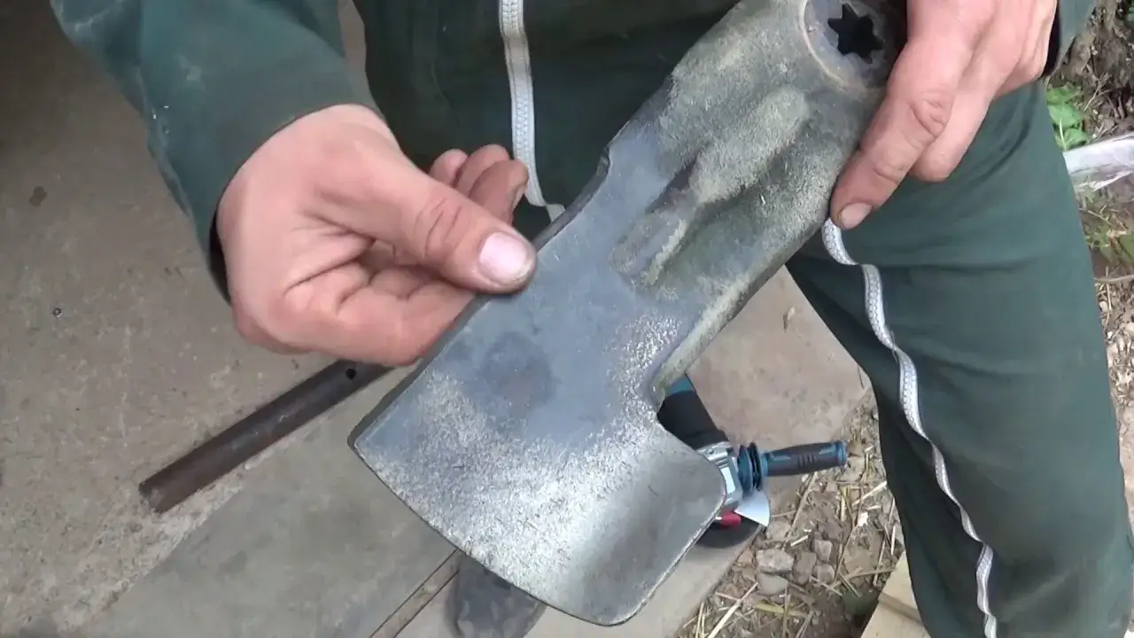 Zdjęcie Jak założyć nóż do kosiarki i uniknąć najczęstszych błędów