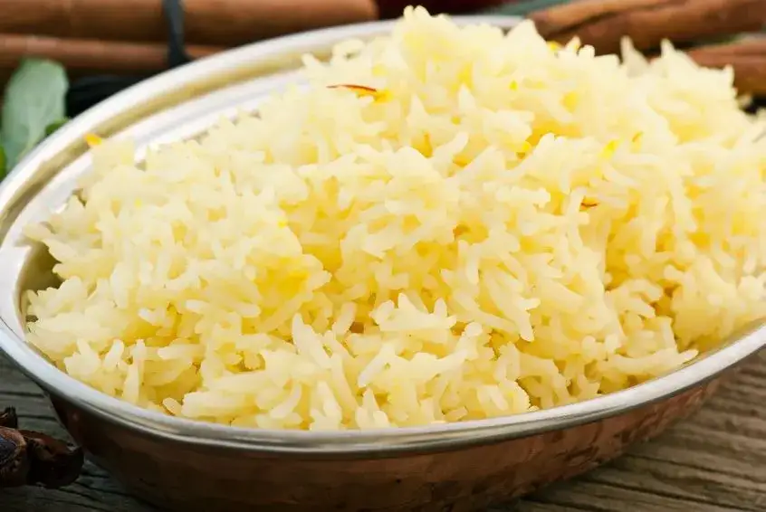 Zdjęcie Jak podgrzać ryż bez mikrofalówki? Skuteczne metody i porady