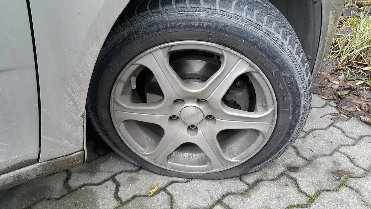 Zdjęcie Ile atmosfer w oponach? Kluczowe informacje dla bezpieczeństwa jazdy