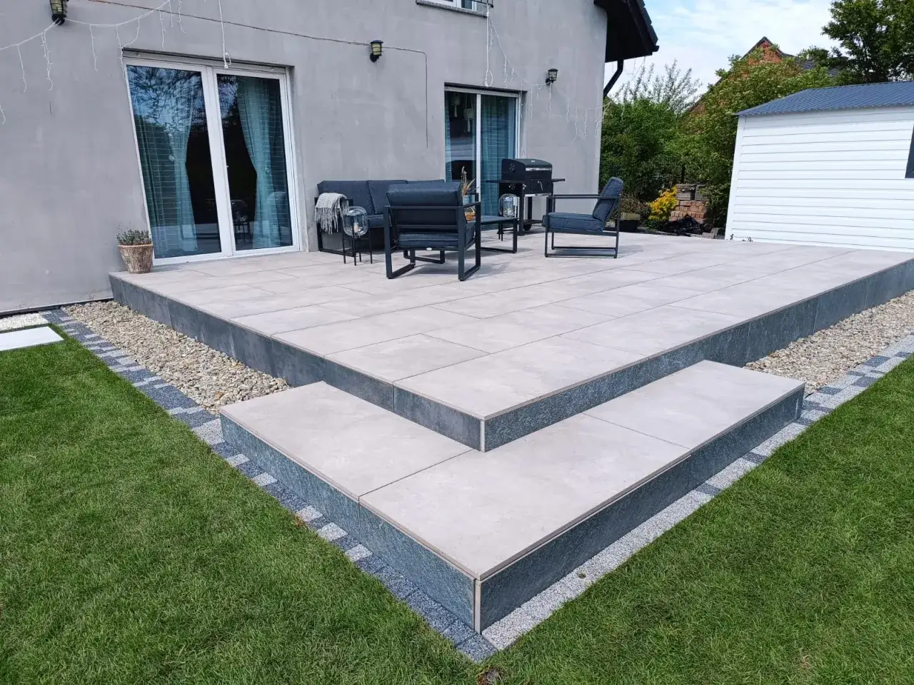 Zdjęcie Czy powiększenie tarasu to zmiana istotna? Przepisy budowlane ujawniają prawdę