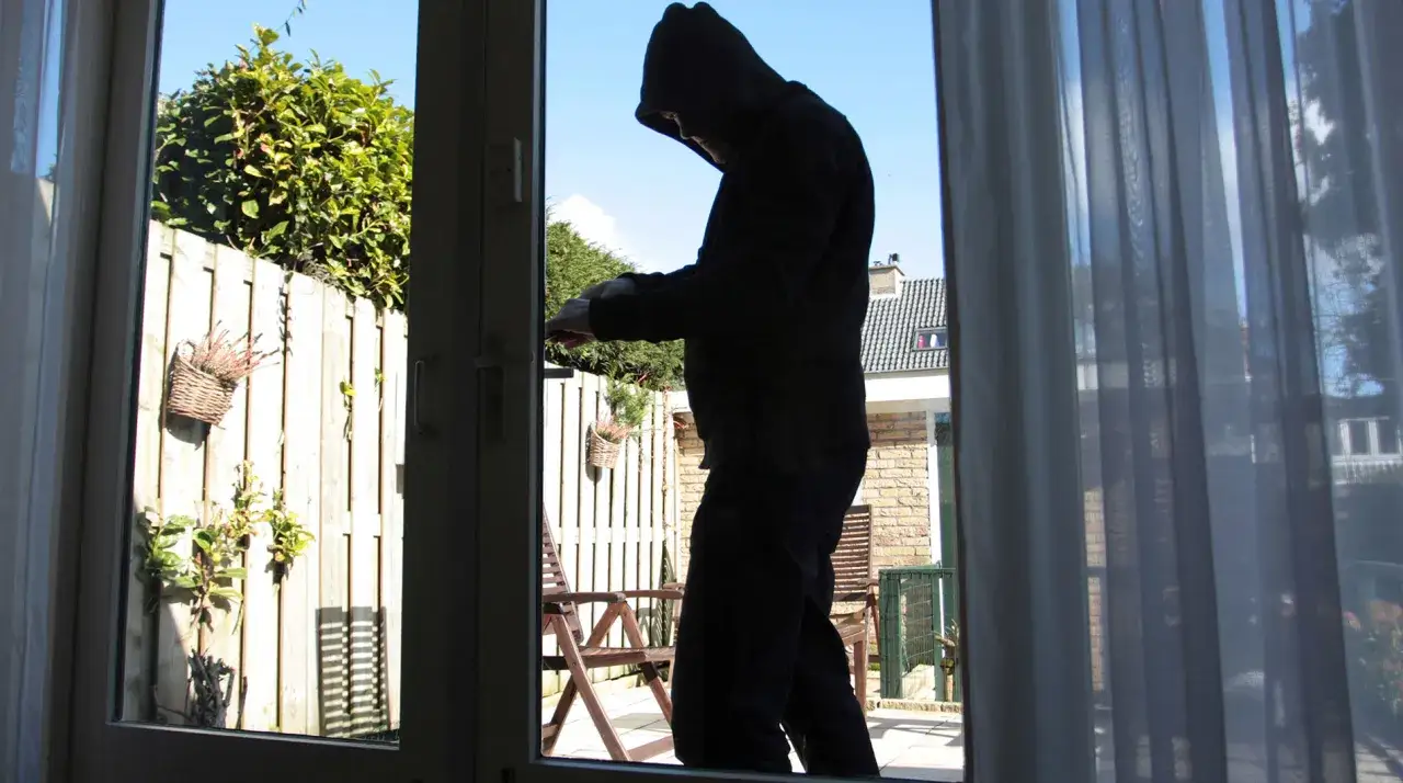 Zdjęcie Jak zabezpieczyć okna przed włamaniem? Skuteczne metody i porady ochrony