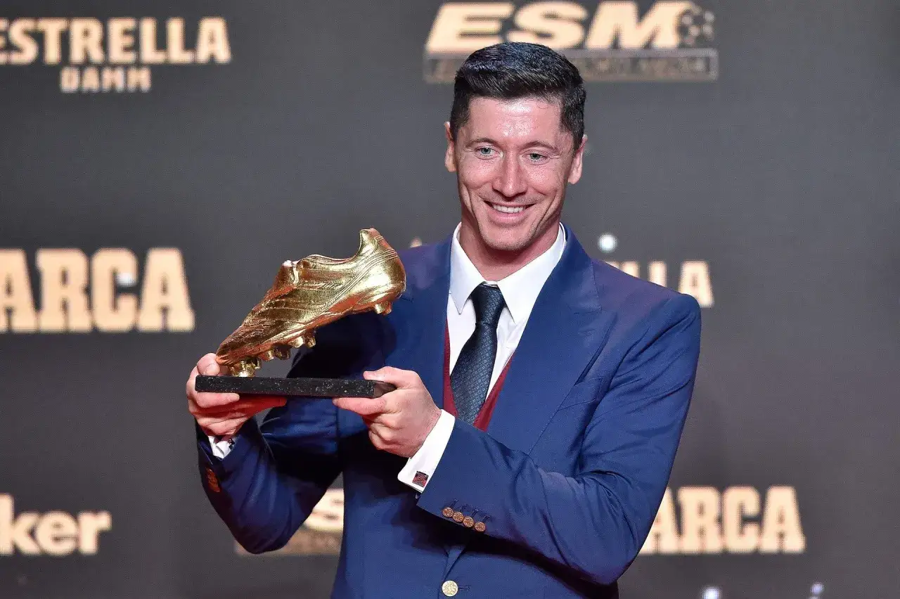 Zdjęcie Jaki rozmiar buta nosi Robert Lewandowski? Poznaj dokładne wymiary
