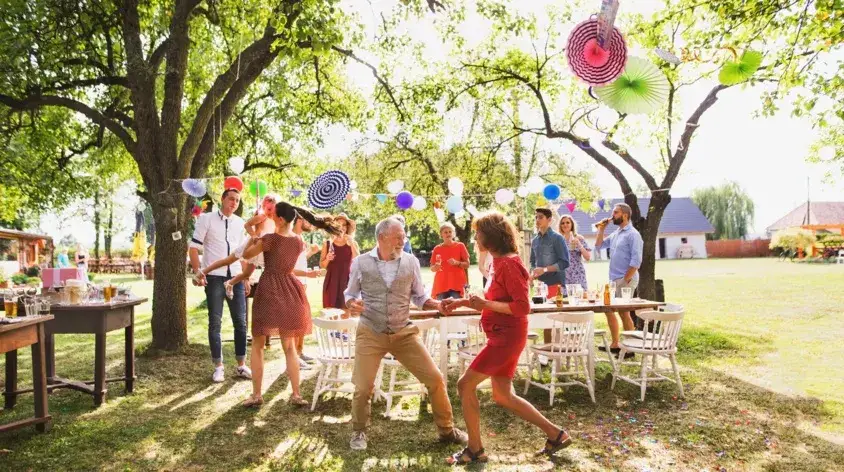 Zdjęcie Impreza w stylu lat 50 – niezapomniane pomysły na eleganckie przyjęcie