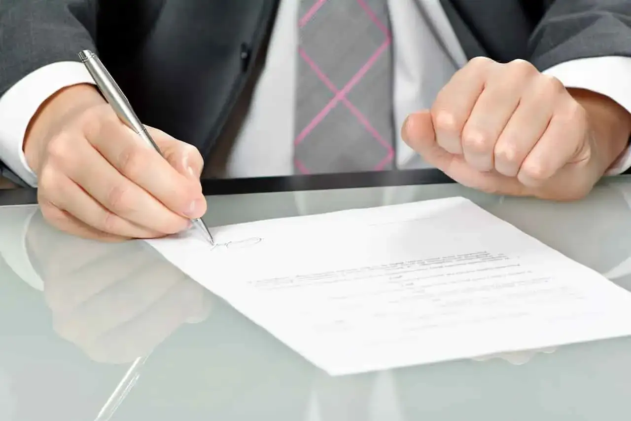 Zdjęcie Czym się różni odpis zwykły od zupełnego? Kluczowe informacje dla Ciebie