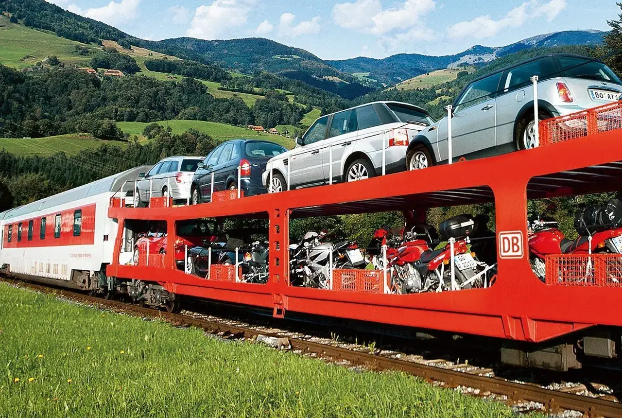 Zdjęcie Ile kosztuje transport samochodu pociągiem? Ceny i ukryte opłaty