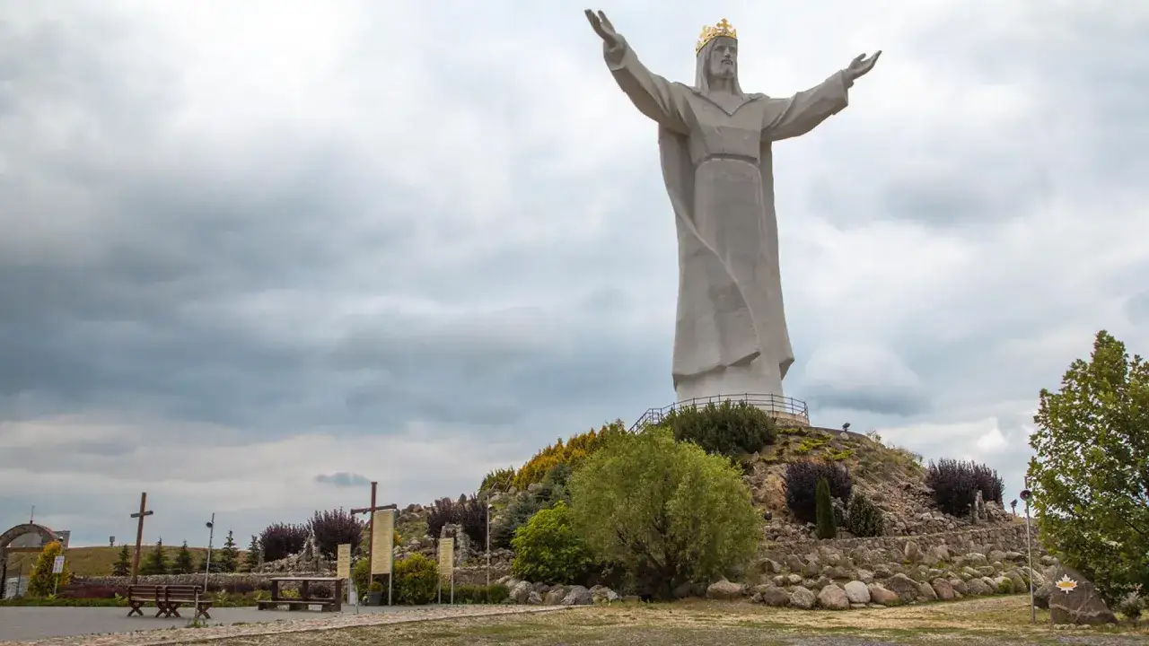 Zdjęcie Pomnik Jezusa w Świebodzinie: ile metr&oacute;w? Wymiary i ciekawostki