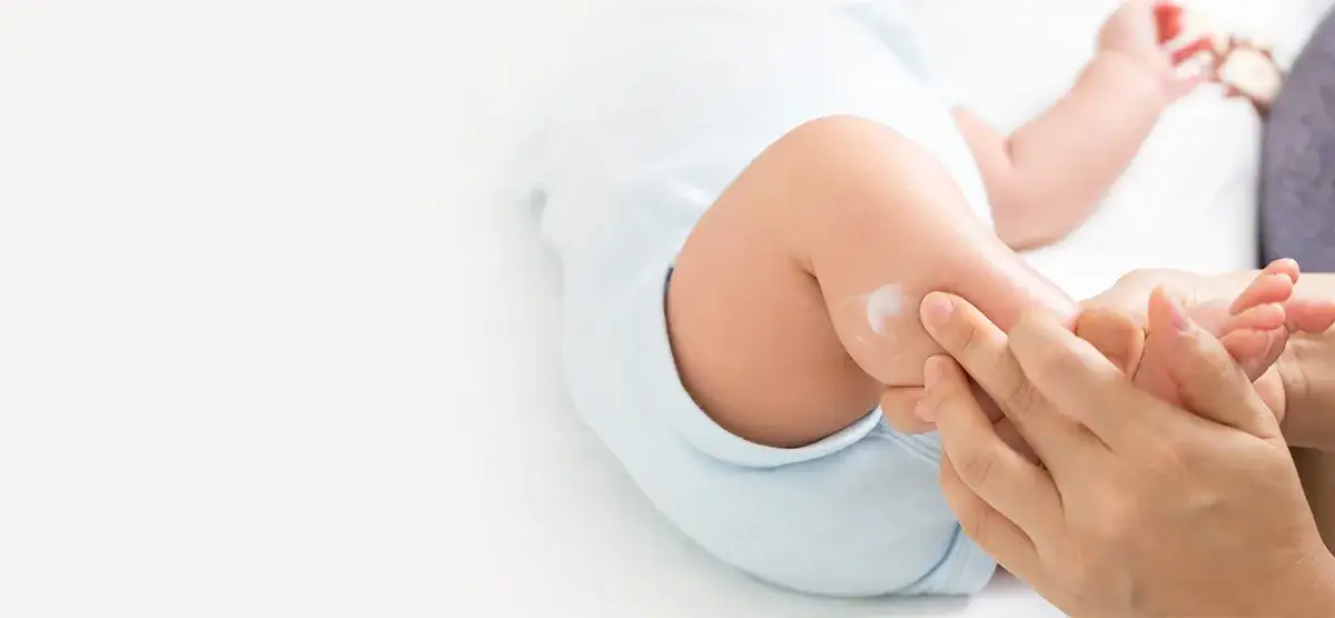 Zdjęcie Czym smarować niemowlaka po kąpieli, aby uniknąć podrażnień?