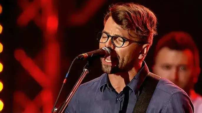 Zdjęcie Miłość to nie pluszowy miś – kto śpiewa tę emocjonalną piosenkę?