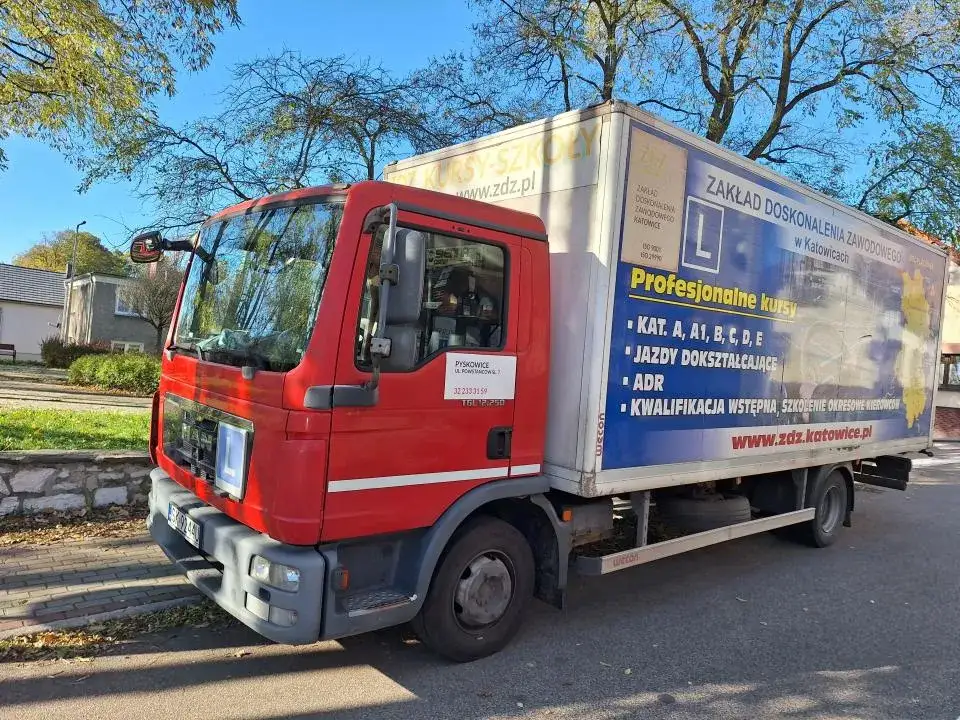 Zdjęcie Czy potrzebujesz prawa jazdy kategorii C do samochodu osobowego jako ciężarowy? Sprawdź wymagania!